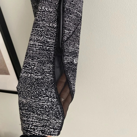 Lululemon Pace Perfect Crop (17") mid Rise Air Time  White Black Size 4 - Picture 13 of 16